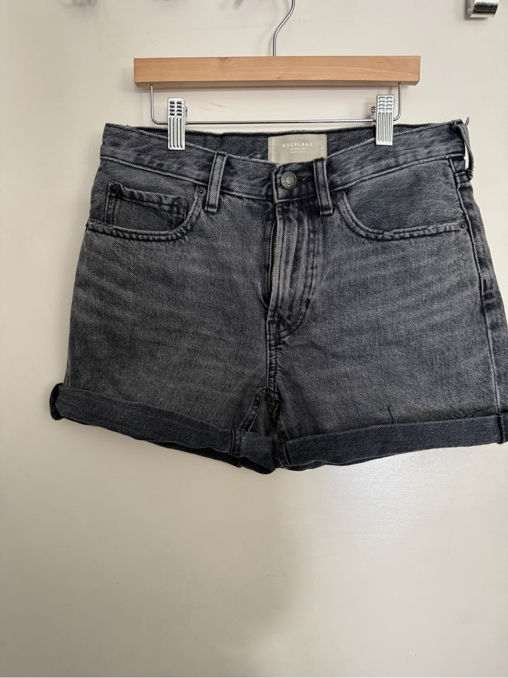 EUC Women’s Everlane Washed Black The Denim Short Size 24 Organic Cotton
